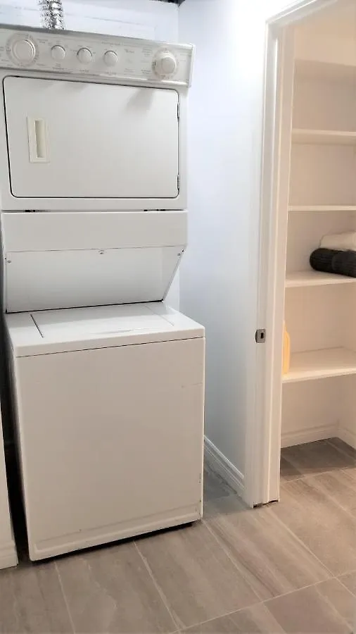 Charming Studio With Parking, Netflix, Full Kitchen - Close To Algonquin College Apartment Ottawa